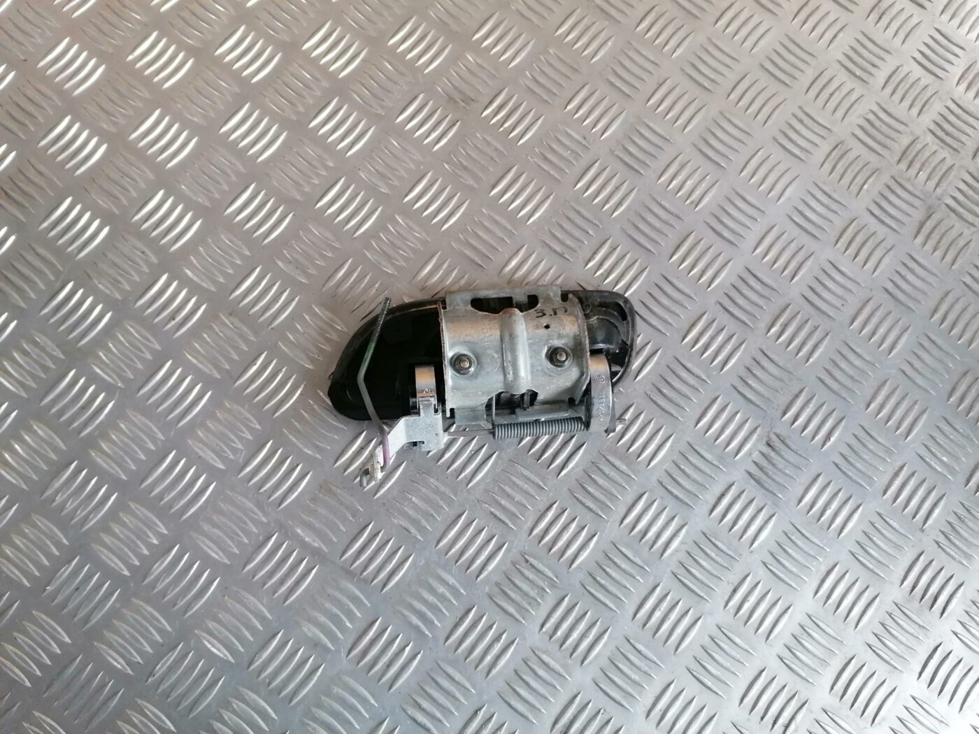 Aizmugurējāis labais durvju rokturis priekš VOLVO S80 2004 2 Aizmugurējāis labais durvju rokturis priekš VOLVO S80 2004