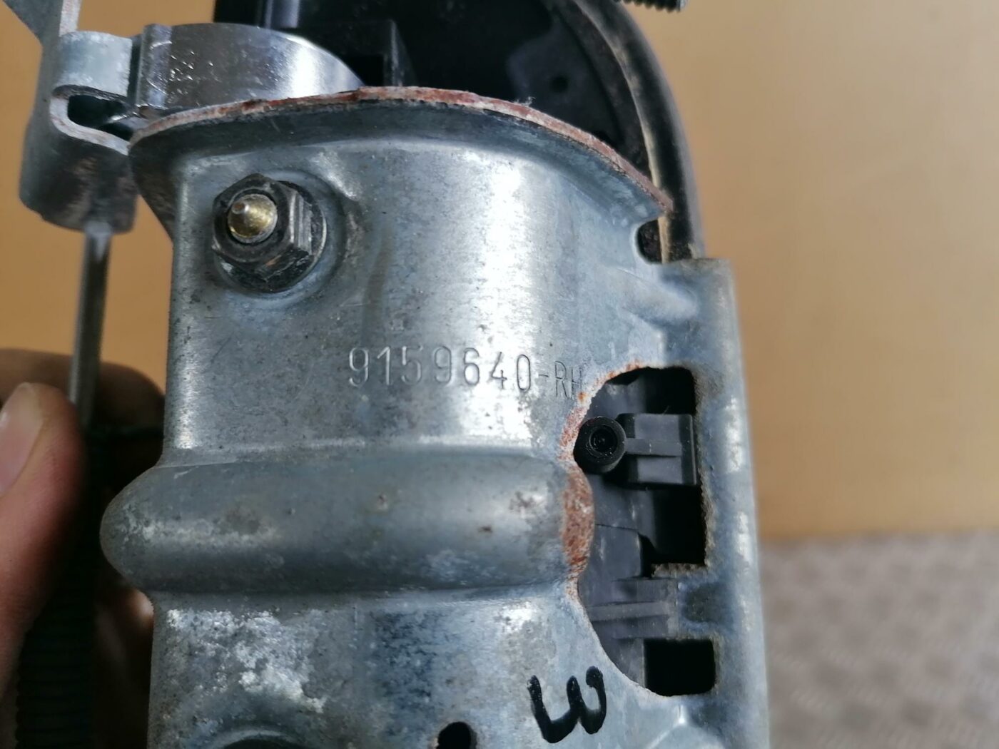 Aizmugurējāis labais durvju rokturis priekš VOLVO S80 2004 3 Aizmugurējāis labais durvju rokturis priekš VOLVO S80 2004