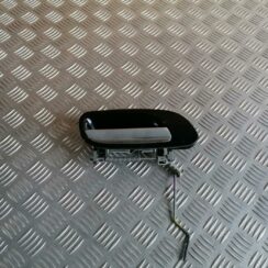 Priekšējāis labais durvju rokturis priekš VOLVO S80 2004