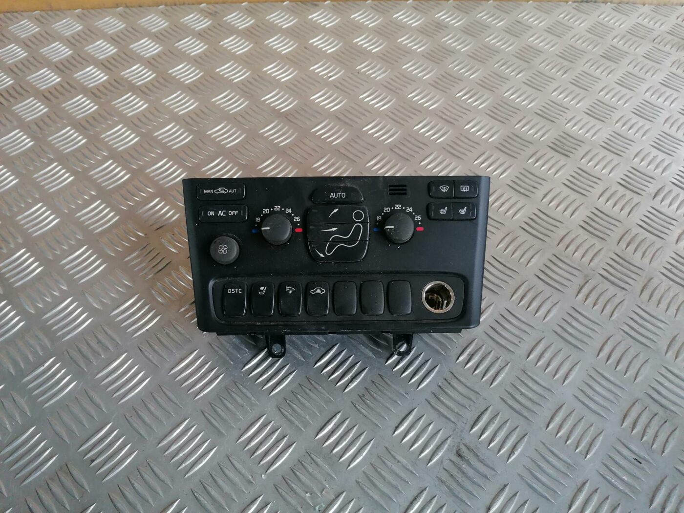 Klimata kontroles bloks priekš VOLVO S80 2004 1 Klimata kontroles bloks priekš VOLVO S80 2004