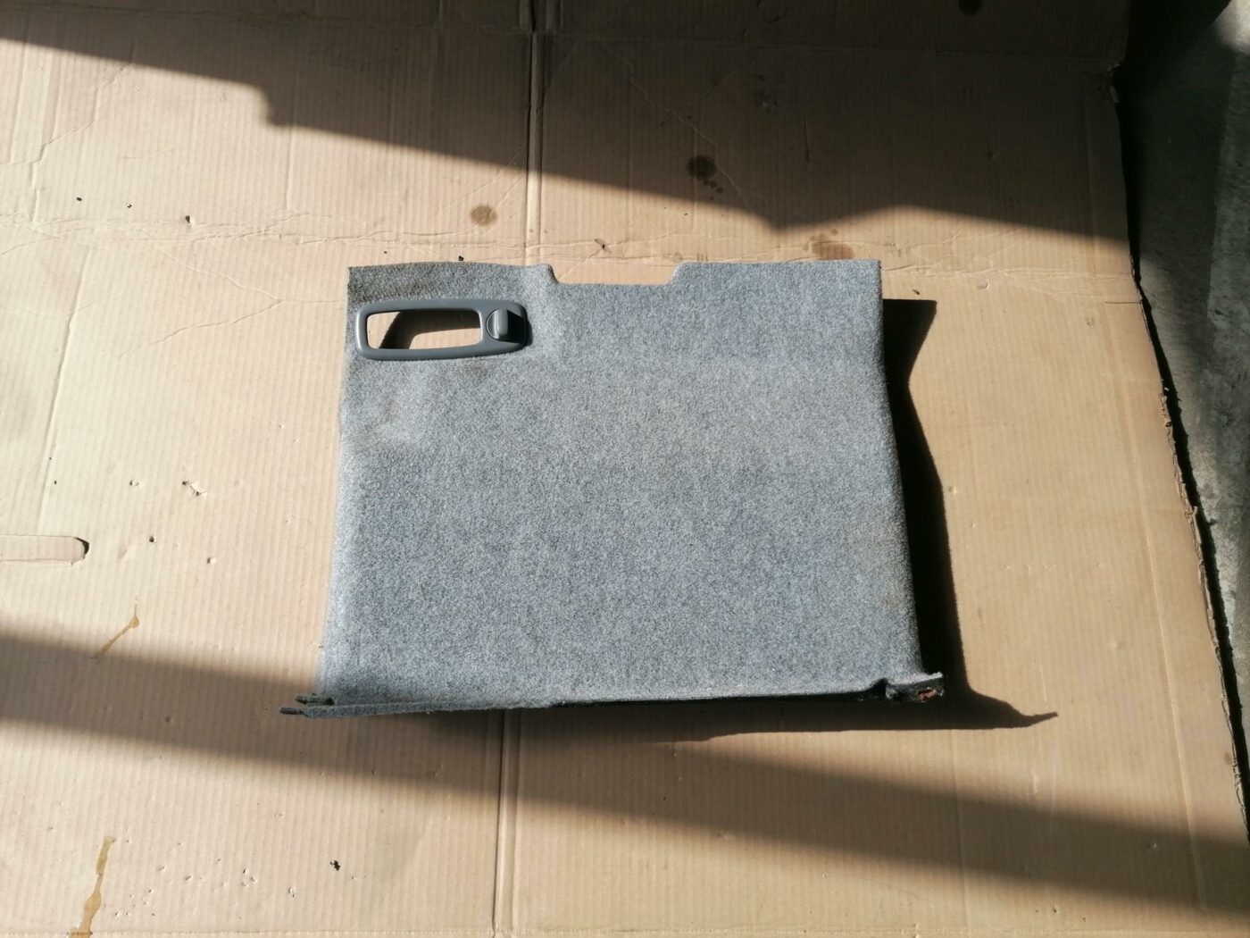 Bagāžnieka nodalījuma sānu apdare priekš VOLVO S80 2004 1 Bagāžnieka nodalījuma sānu apdare priekš VOLVO S80 2004