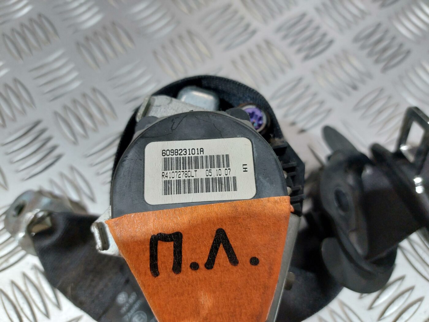 Priekšējā kreisā drošības josta priekš VW JETTA 2008