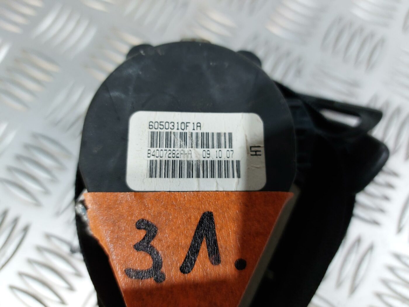 Aizmugurējā kreisa drošības josta priekš VW JETTA 2008 2 Aizmugurējā kreisa drošības josta priekš VW JETTA 2008