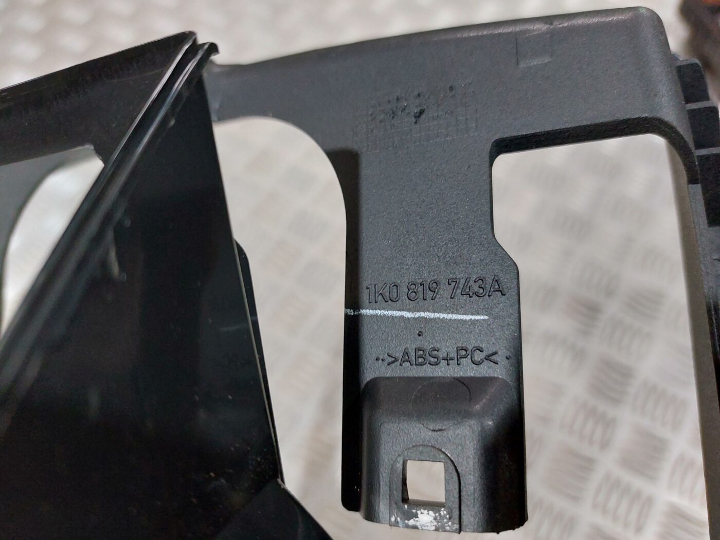 Mērinstrumentu paneļa gaisa vads, centrā priekš VW JETTA 2008