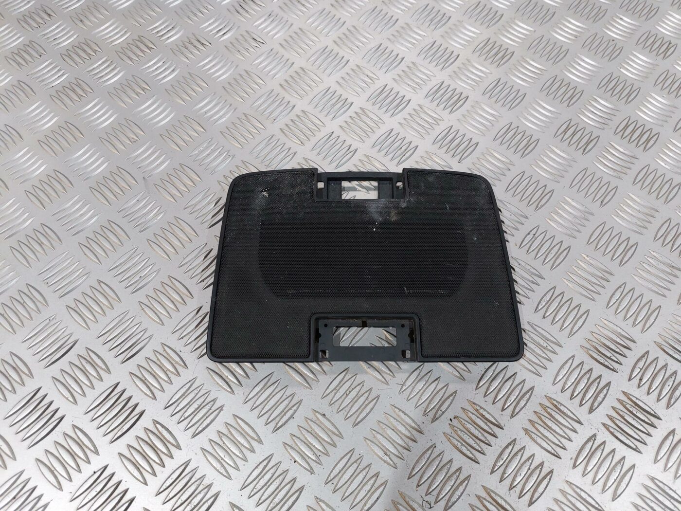 Mērinstrumentu paneļa gaisa vads, centrā priekš VW JETTA 2008 1 Mērinstrumentu paneļa gaisa vads, centrā priekš VW JETTA 2008