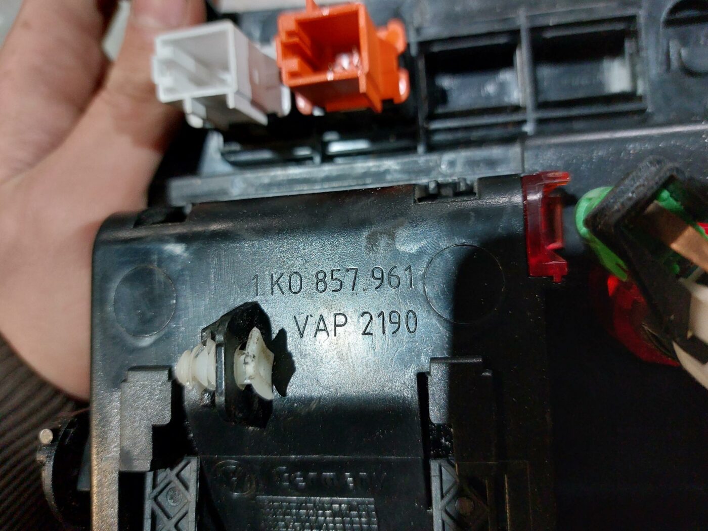 Pelnu trauks priekš VW JETTA 2008 2 Pelnu trauks priekš VW JETTA 2008