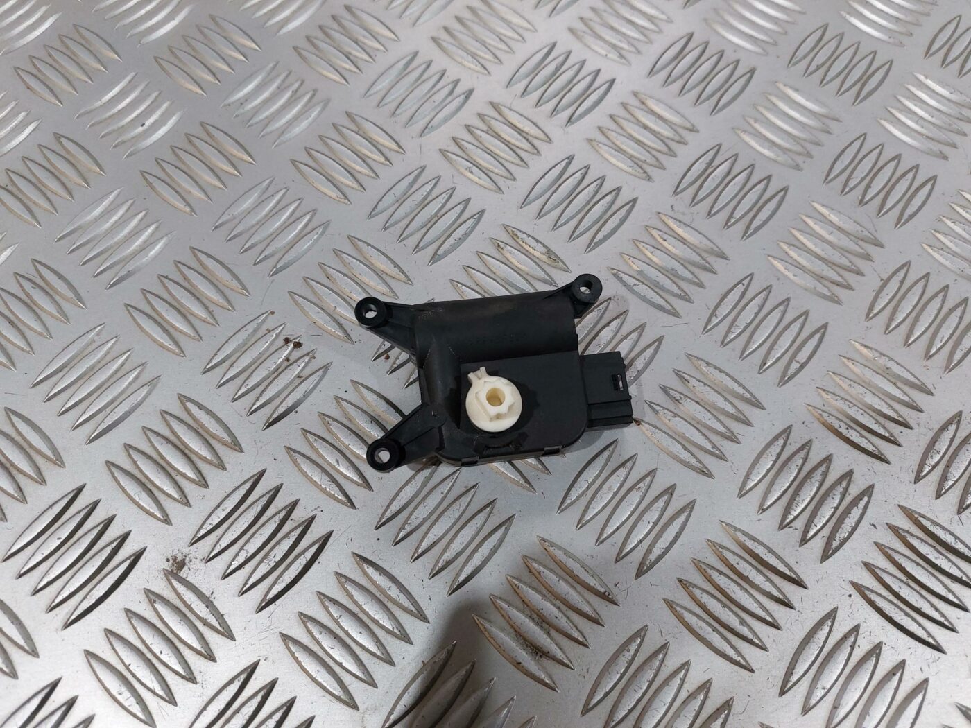 Apsildes sistēmas aktuators priekš VW JETTA 2008