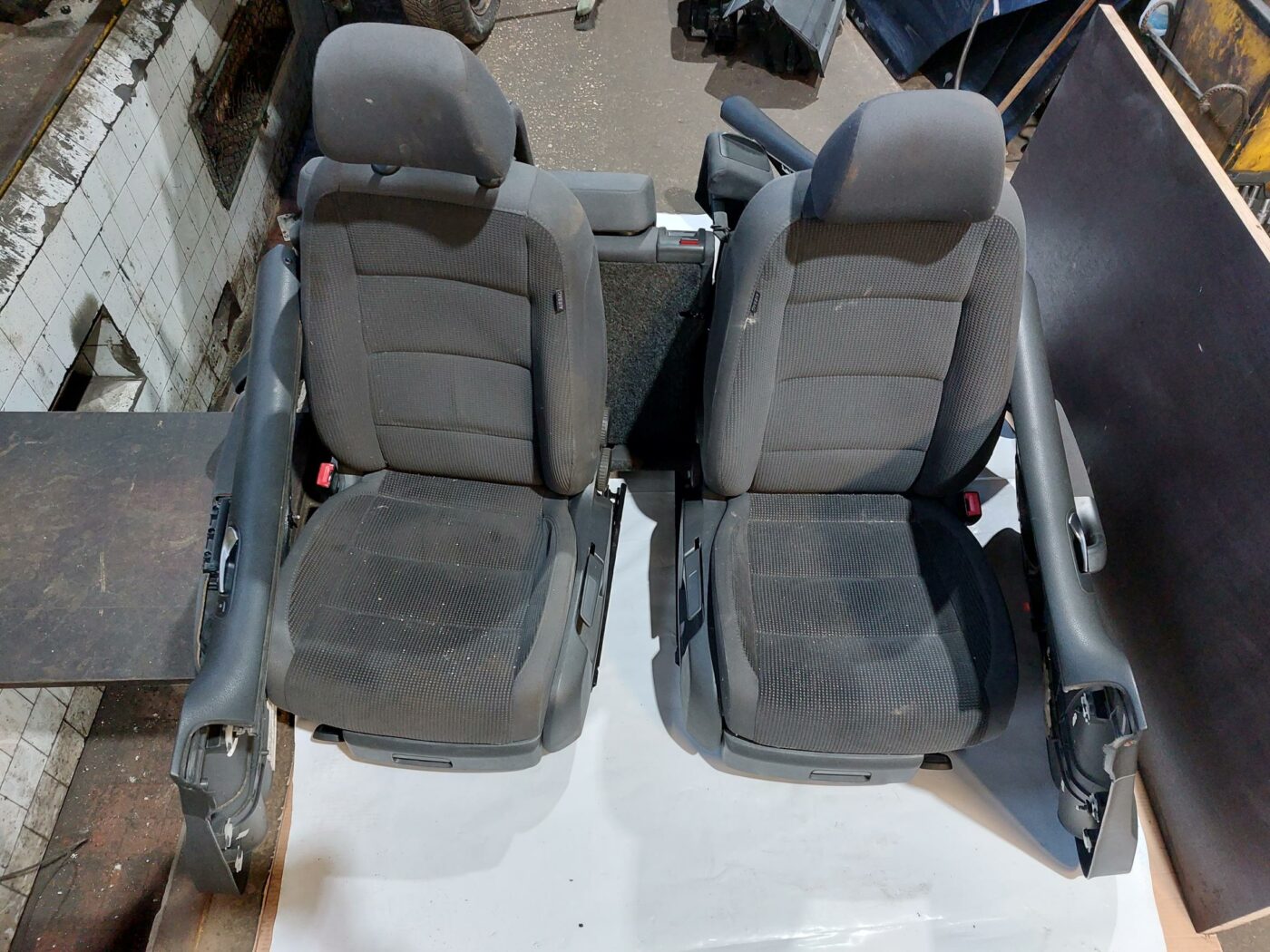 Sēdekļu komplekts priekš VW JETTA 2008