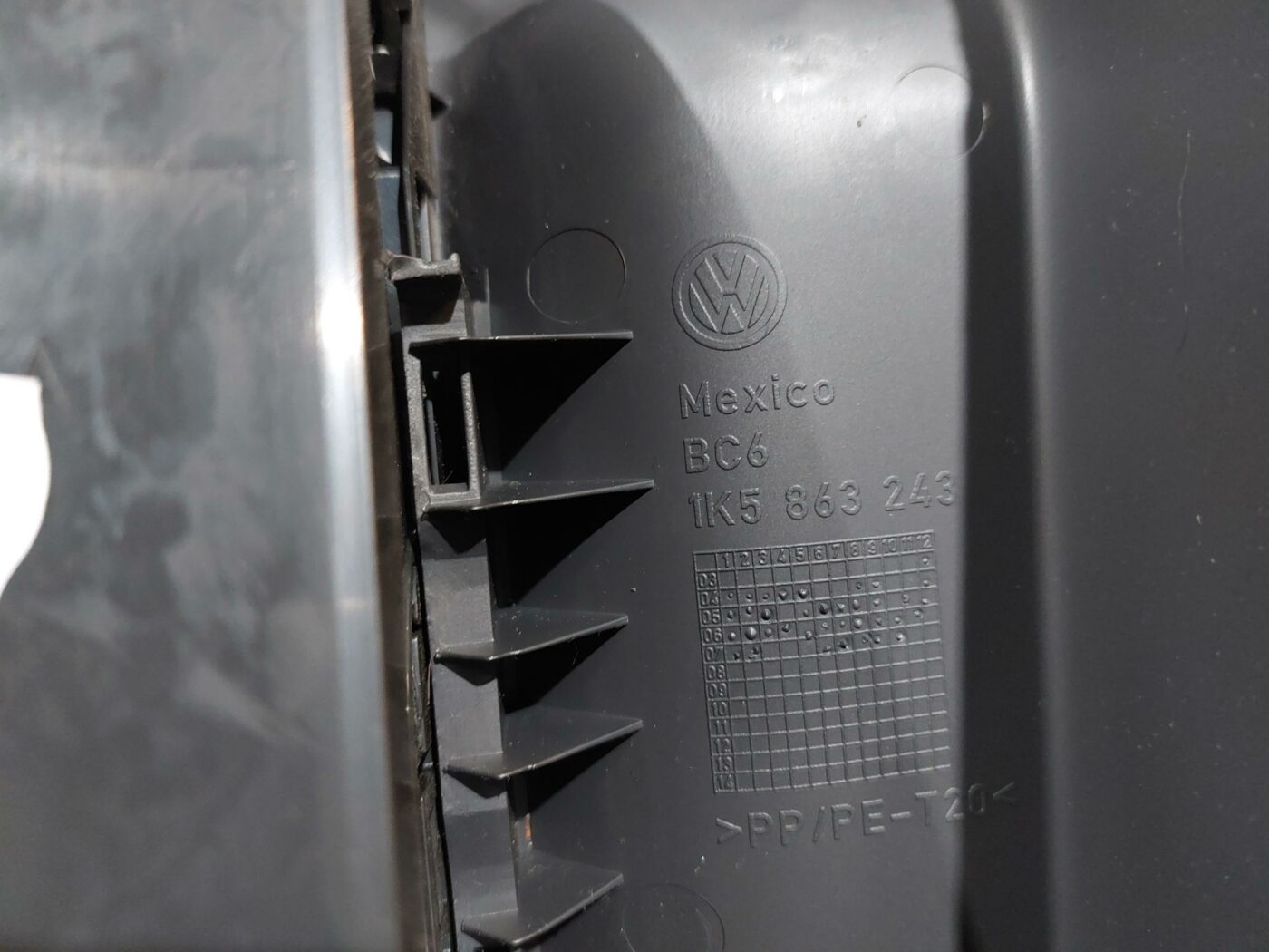 Centrālās konsoles (apdares) vidēja daļa priekš VW JETTA 2008 3 Centrālās konsoles (apdares) vidēja daļa priekš VW JETTA 2008