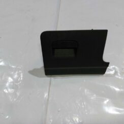 Mantu glabāšanas nodalījums vadītāja pusē priekš VW JETTA 2008