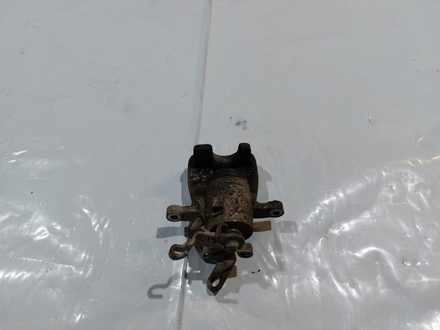 Aizmugurējais labais suports priekš VW JETTA 2008