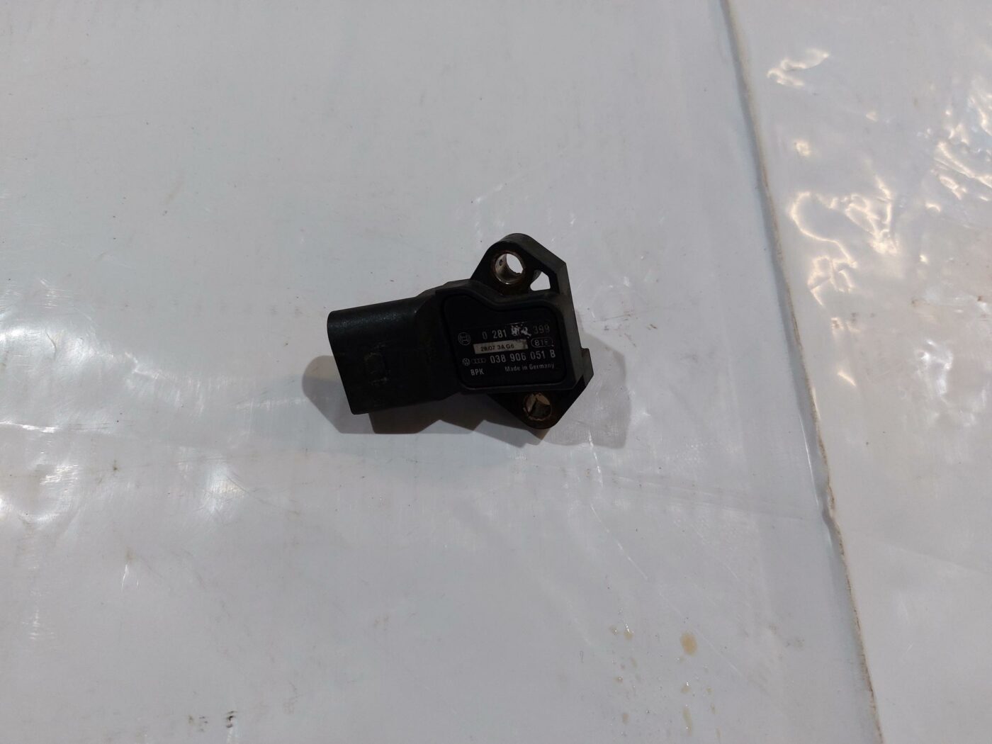 Ieplūdes kolektora spiediena devējs priekš VW JETTA 2008 1 Ieplūdes kolektora spiediena devējs priekš VW JETTA 2008