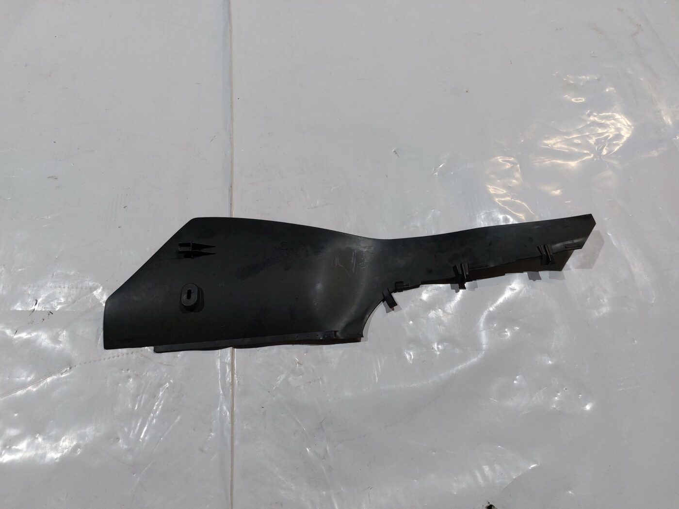 Centrālās konsoles (apdares) sānu panelis priekš VW JETTA 2008 2 Centrālās konsoles (apdares) sānu panelis priekš VW JETTA 2008