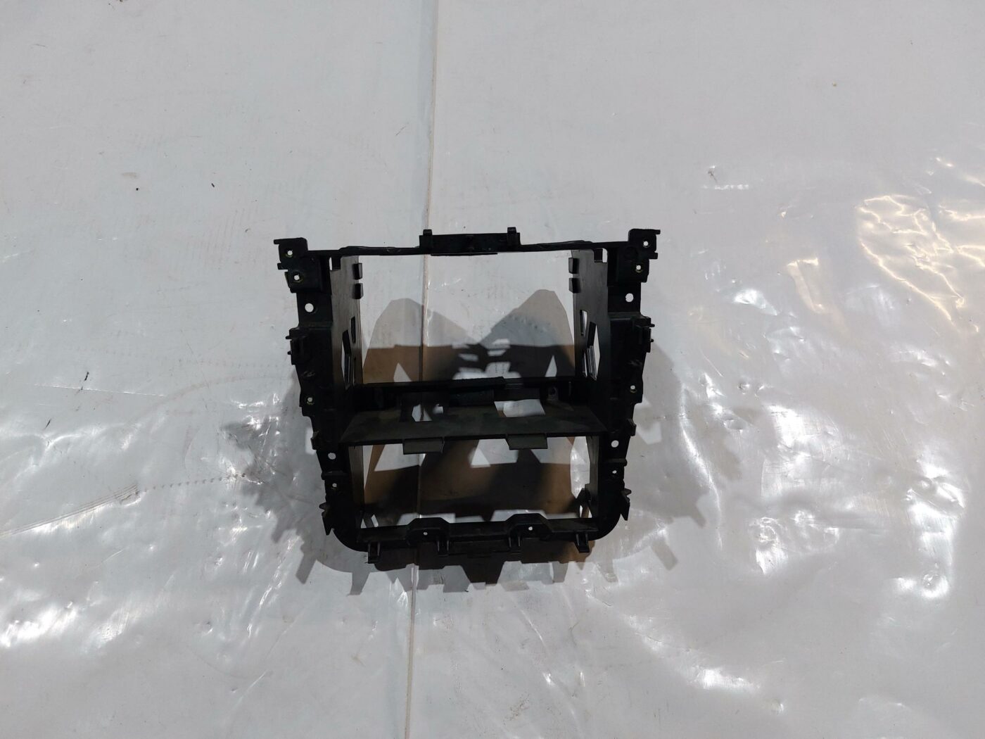 Mērinstrumentu paneļa iekšējā plastmasa priekš VW JETTA 2008 2 Mērinstrumentu paneļa iekšējā plastmasa priekš VW JETTA 2008