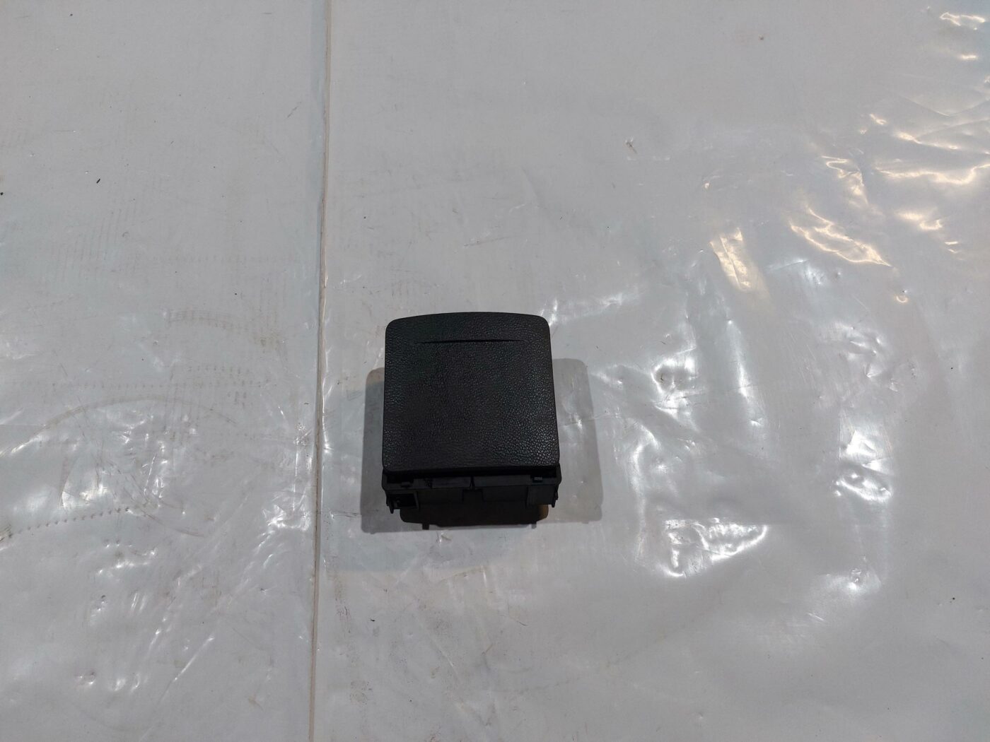 Krūzes turētājs priekš VW JETTA 2008