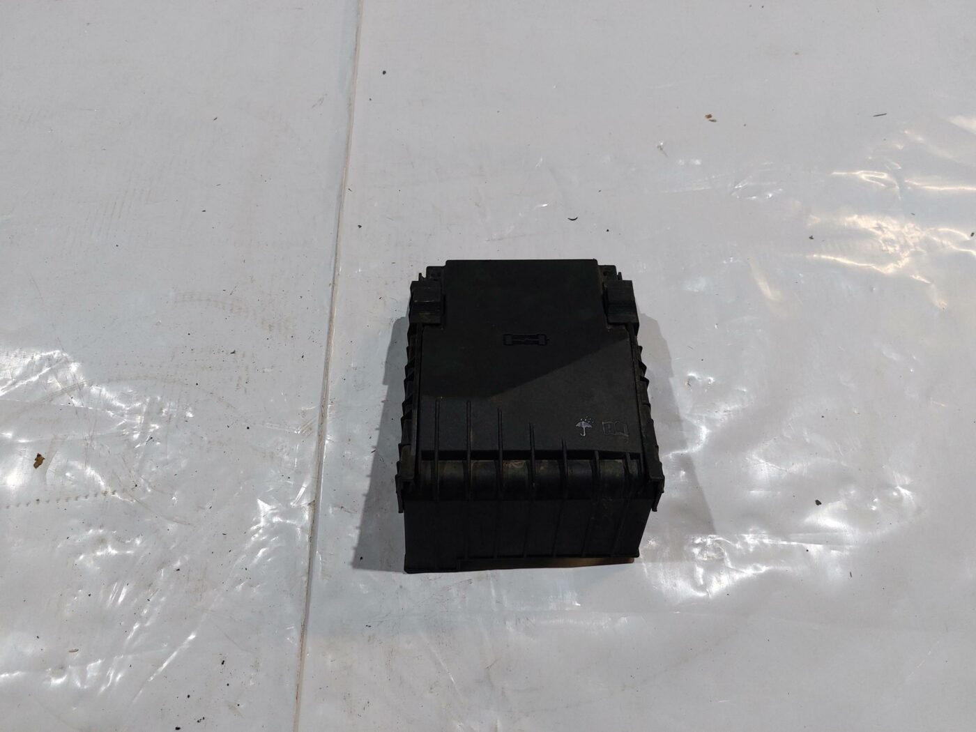 Drošinātāju kārbas korpusa vāks priekš VW JETTA 2008