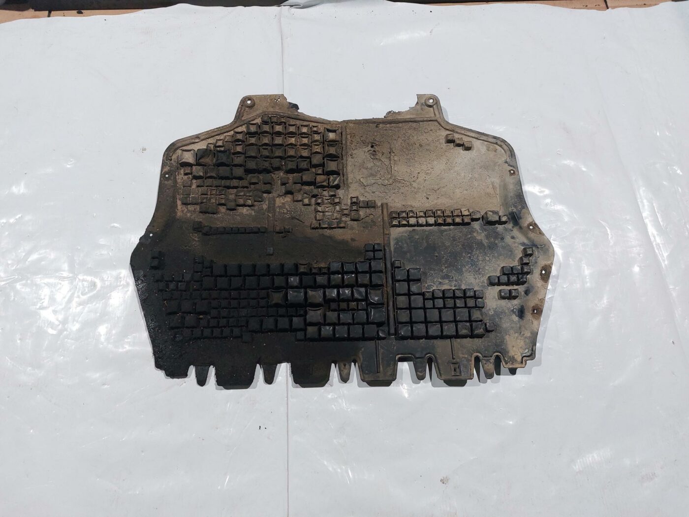 Dzinēja aizsargs priekš VW JETTA 2008 2 Dzinēja aizsargs priekš VW JETTA 2008