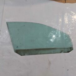 Priekšējo labo durvju stikls priekš VW JETTA 2008