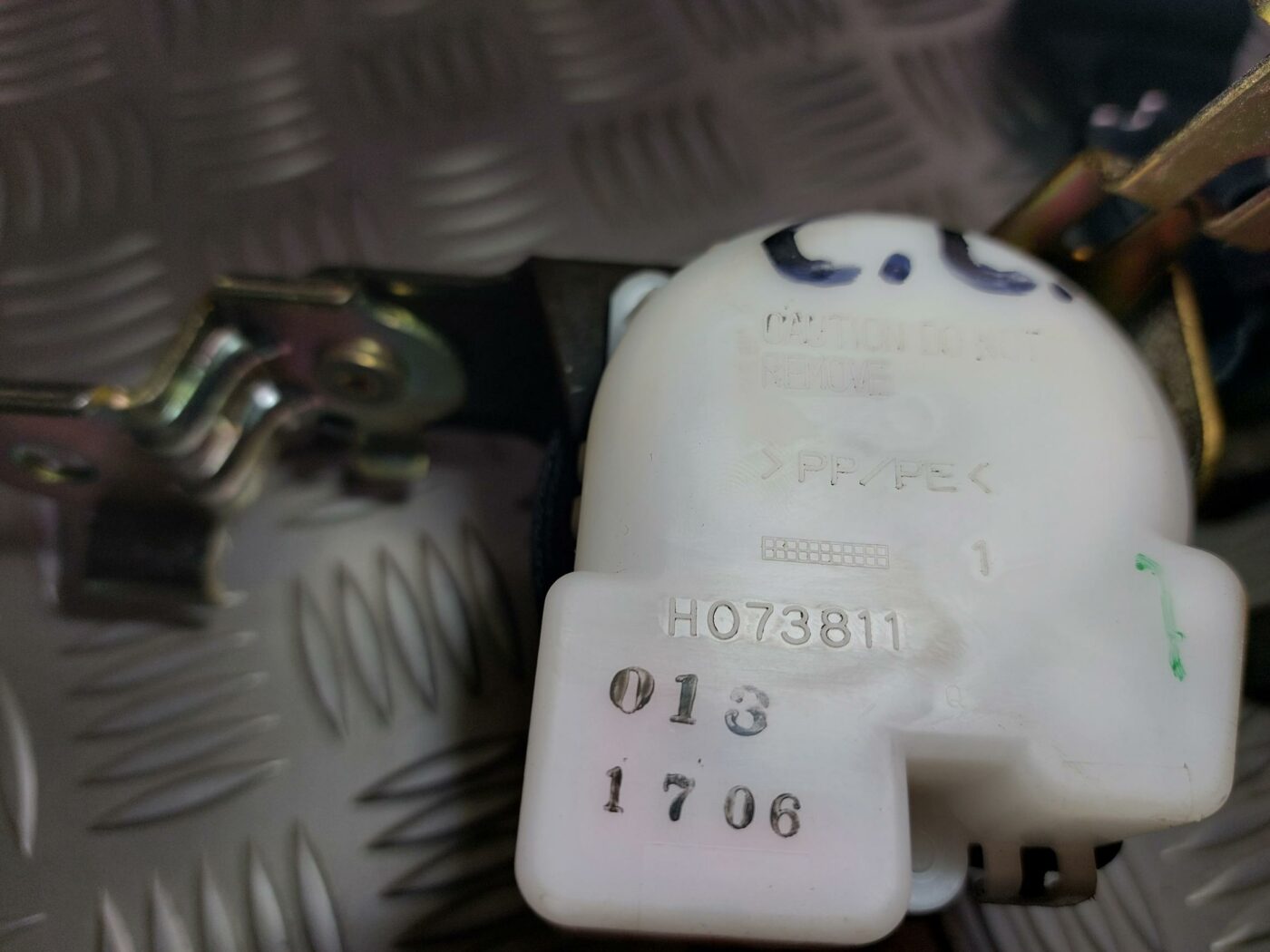 Aizmugurējā vidēja drošības josta priekš TOYOTA COROLLA VERSO 2006 2 Aizmugurējā vidēja drošības josta priekš TOYOTA COROLLA VERSO 2006