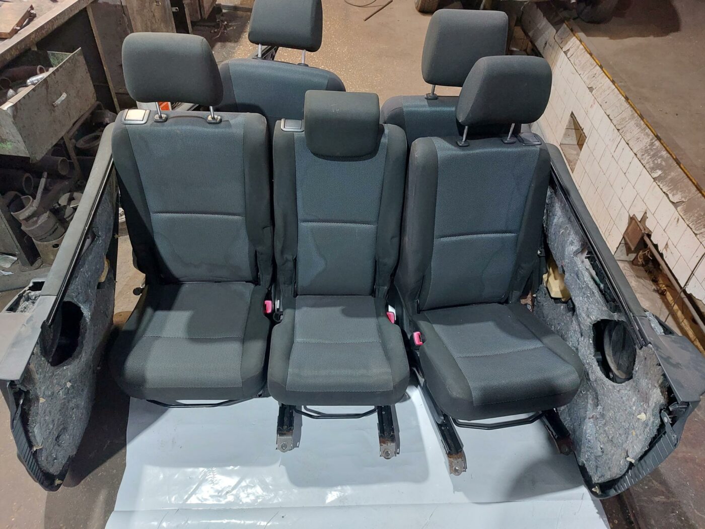 Sēdekļu komplekts priekš TOYOTA COROLLA VERSO 2006