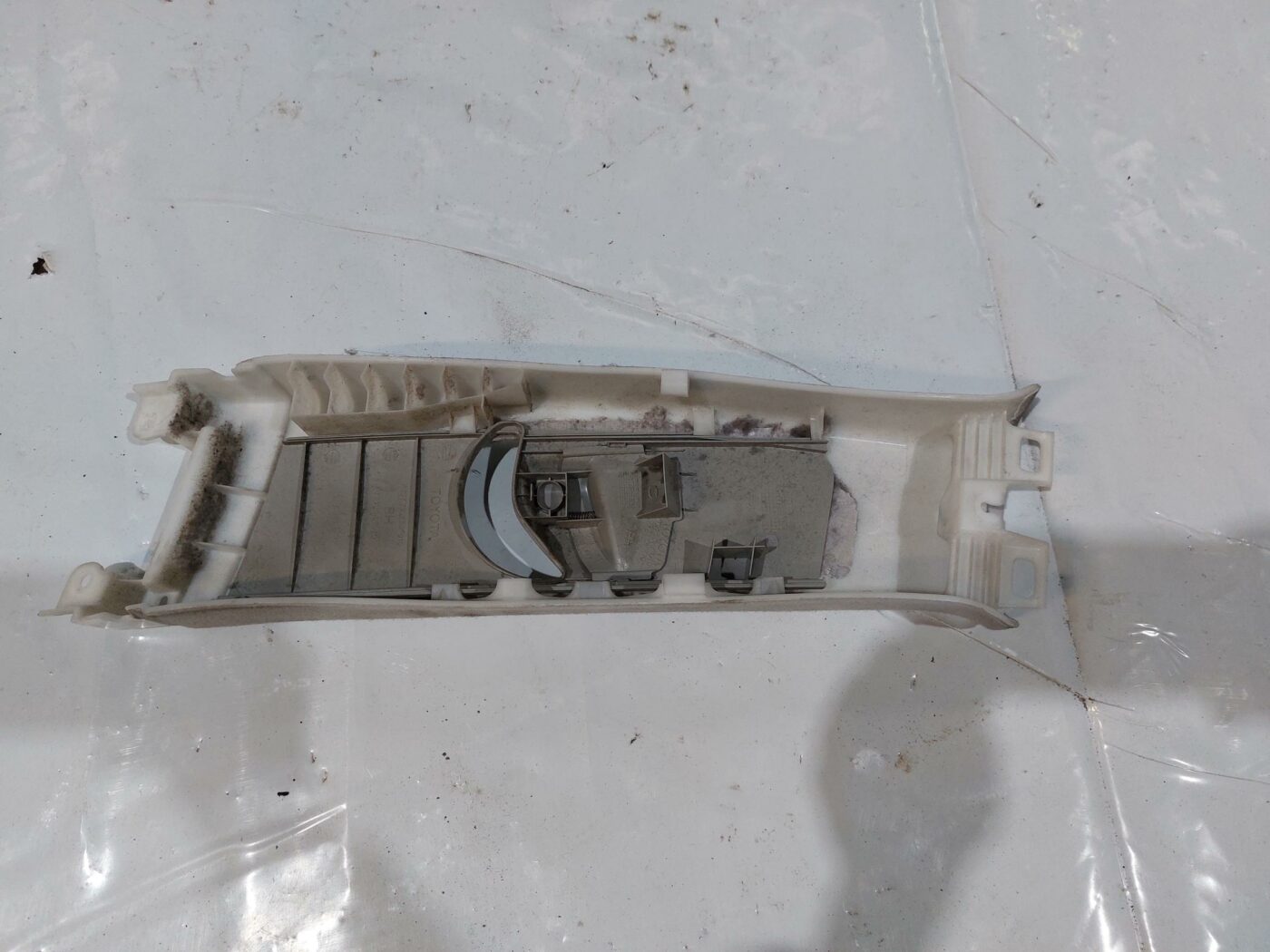 Vidējas salona statnes apdare priekš TOYOTA COROLLA VERSO 2006