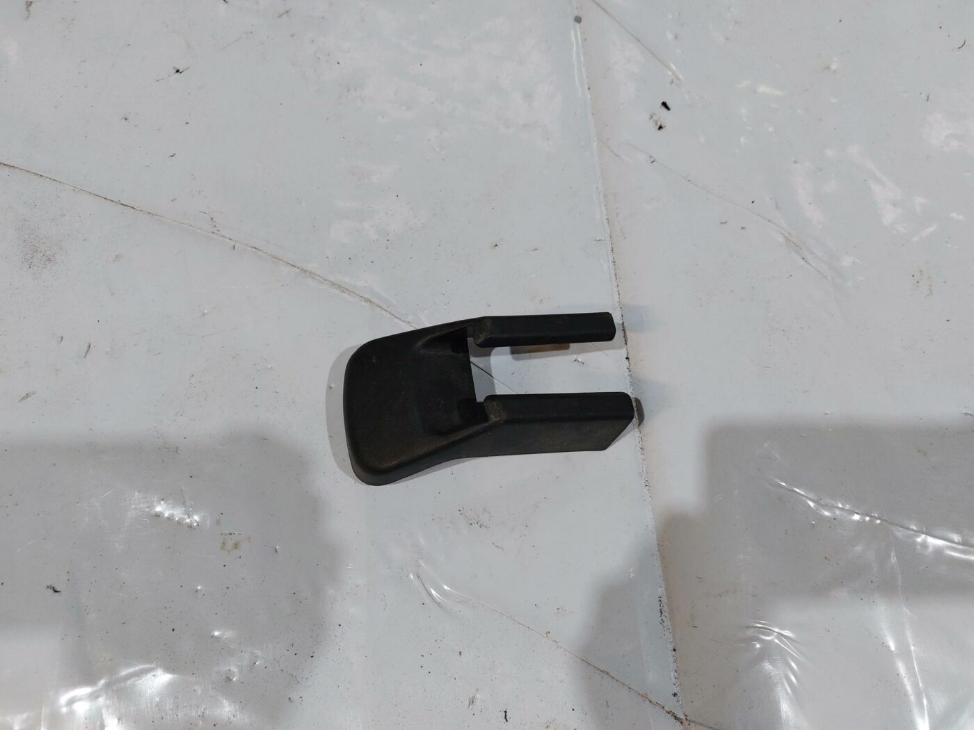 Priekšējā labā sēdekļa sliežu apdare priekš TOYOTA COROLLA VERSO 2006 1 Priekšējā labā sēdekļa sliežu apdare priekš TOYOTA COROLLA VERSO 2006