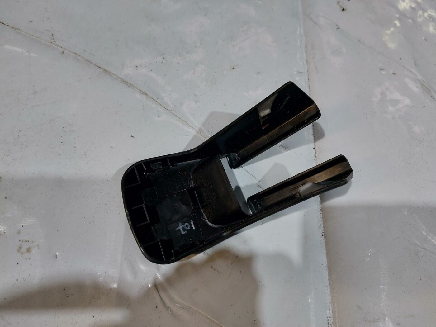 Priekšējā labā sēdekļa sliežu apdare priekš TOYOTA COROLLA VERSO 2006 2 Priekšējā labā sēdekļa sliežu apdare priekš TOYOTA COROLLA VERSO 2006