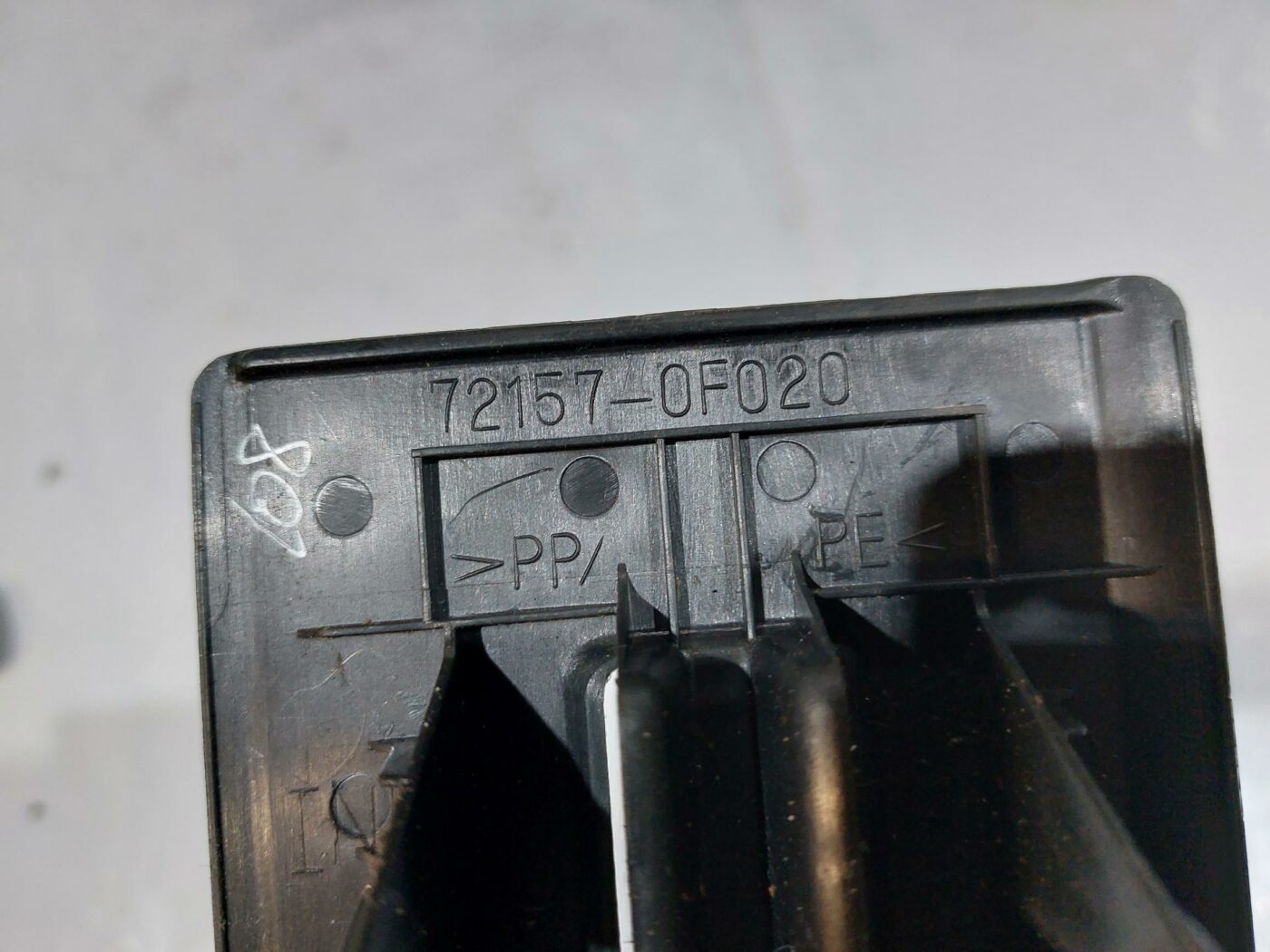 Aizmugurējā sēdekļa sliežu apdare priekš TOYOTA COROLLA VERSO 2006