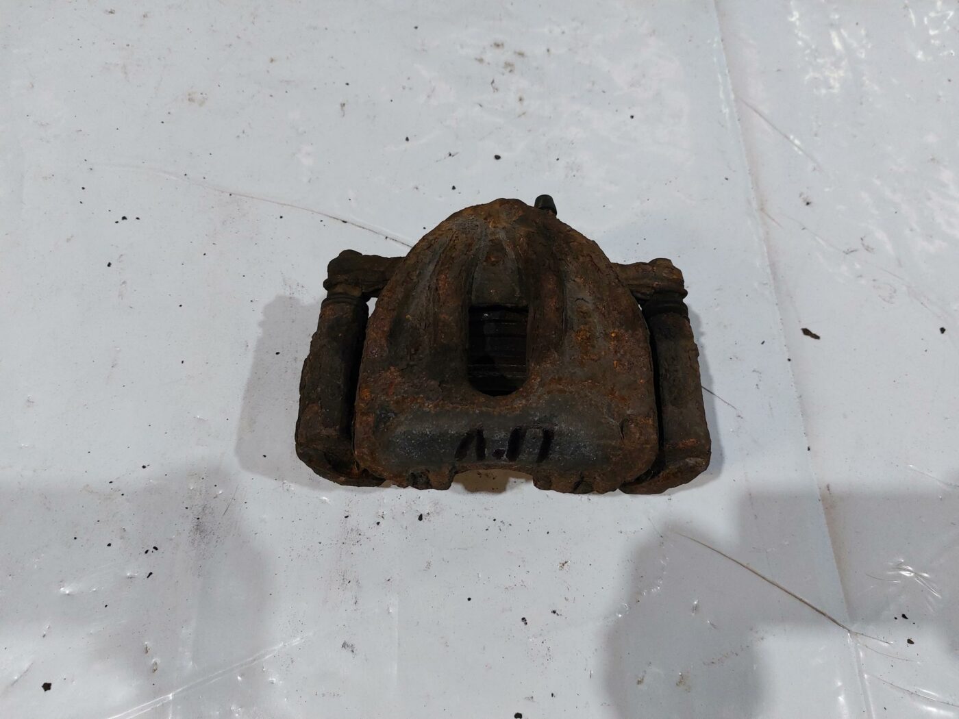 Priekšējais kreisais suports priekš TOYOTA COROLLA VERSO 2006 1 Priekšējais kreisais suports priekš TOYOTA COROLLA VERSO 2006