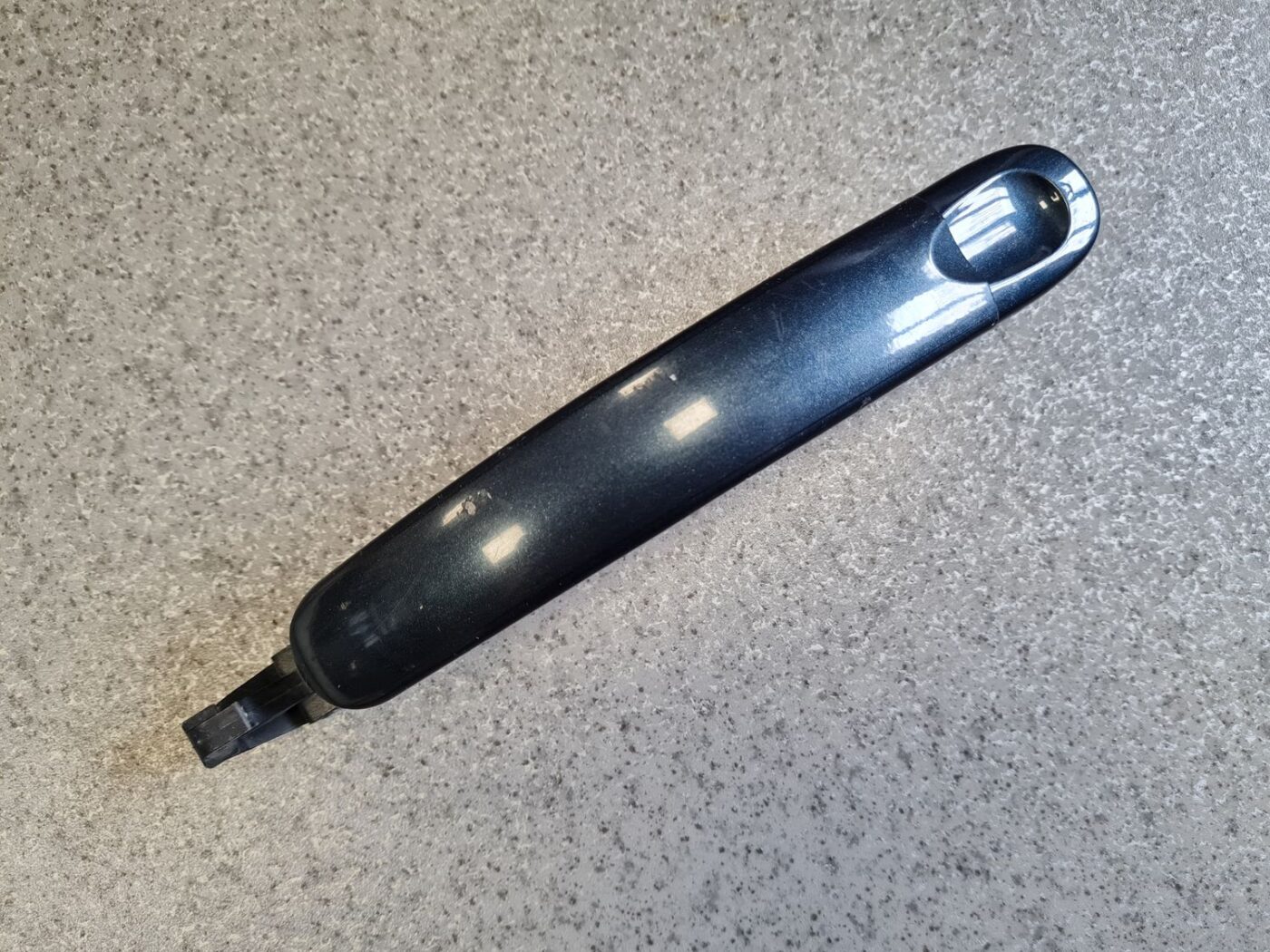 Priekšējāis labais durvju rokturis priekš VW JETTA 2008 2 Priekšējāis labais durvju rokturis priekš VW JETTA 2008