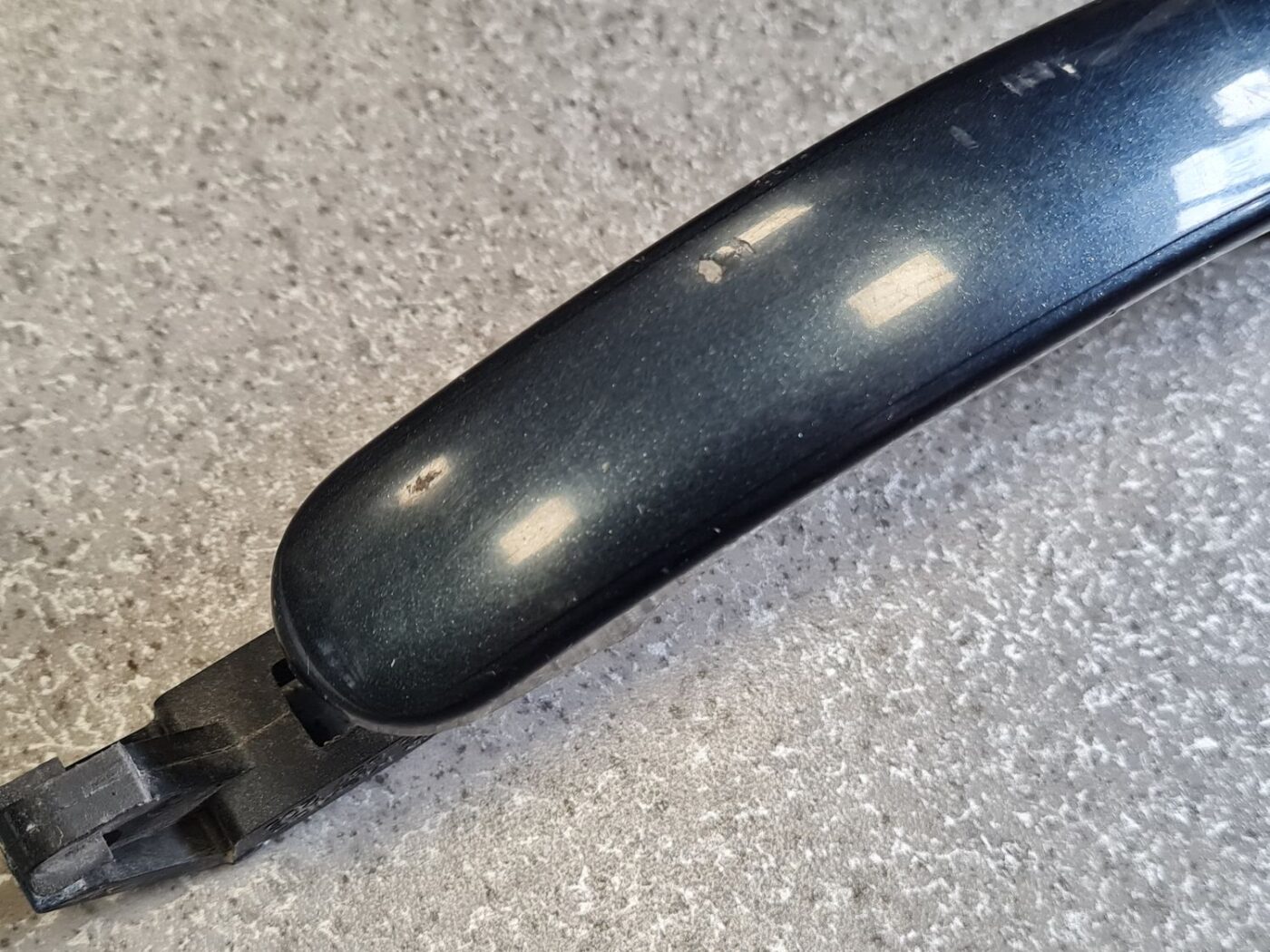 Priekšējāis labais durvju rokturis priekš VW JETTA 2008 8 Priekšējāis labais durvju rokturis priekš VW JETTA 2008