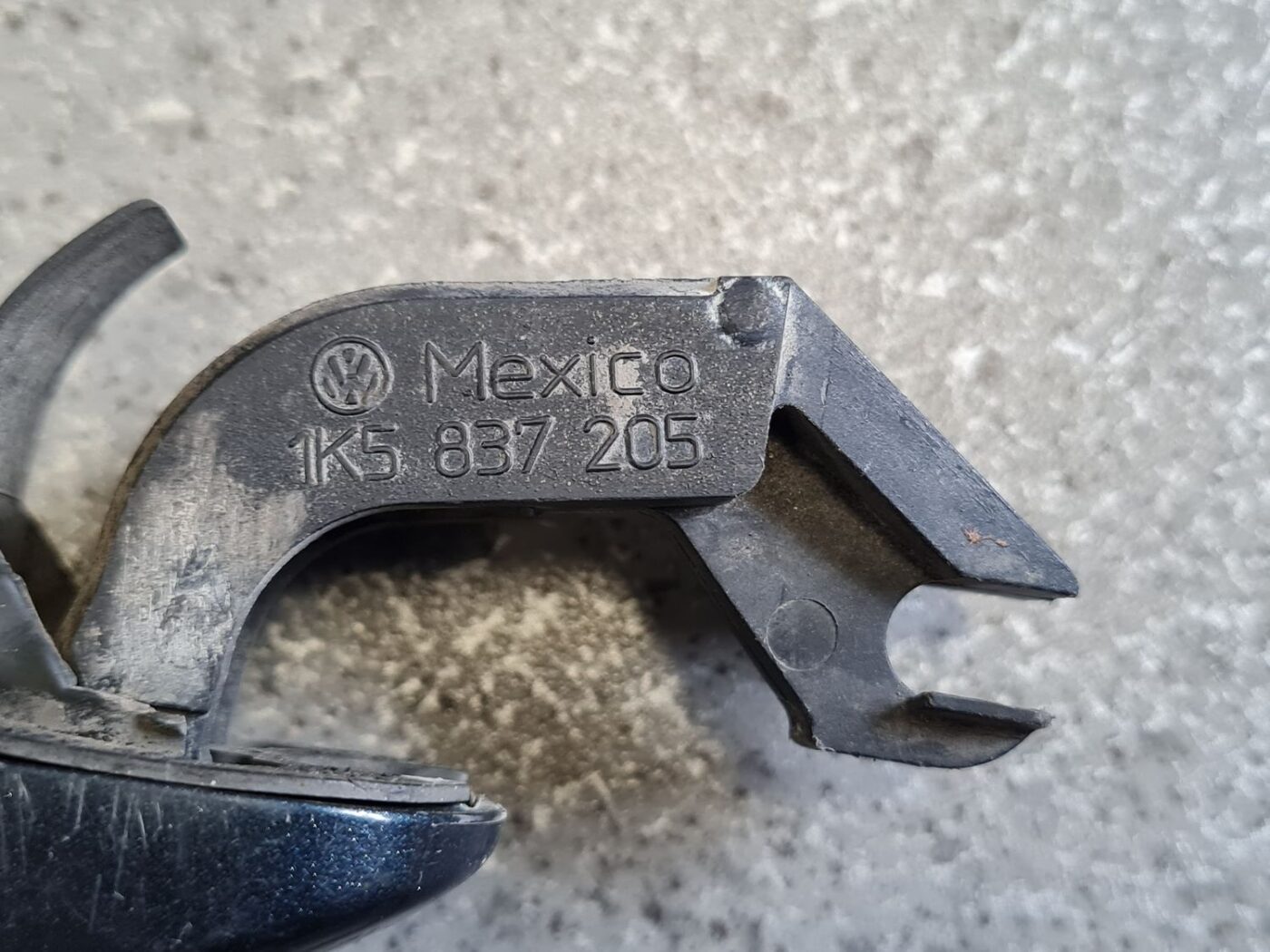 Priekšējāis labais durvju rokturis priekš VW JETTA 2008 4 Priekšējāis labais durvju rokturis priekš VW JETTA 2008