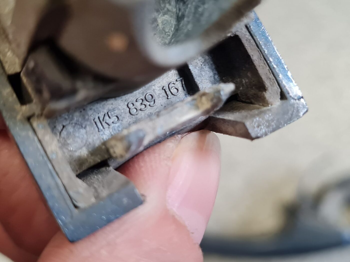 Priekšējāis labais durvju rokturis priekš VW JETTA 2008 3 Priekšējāis labais durvju rokturis priekš VW JETTA 2008