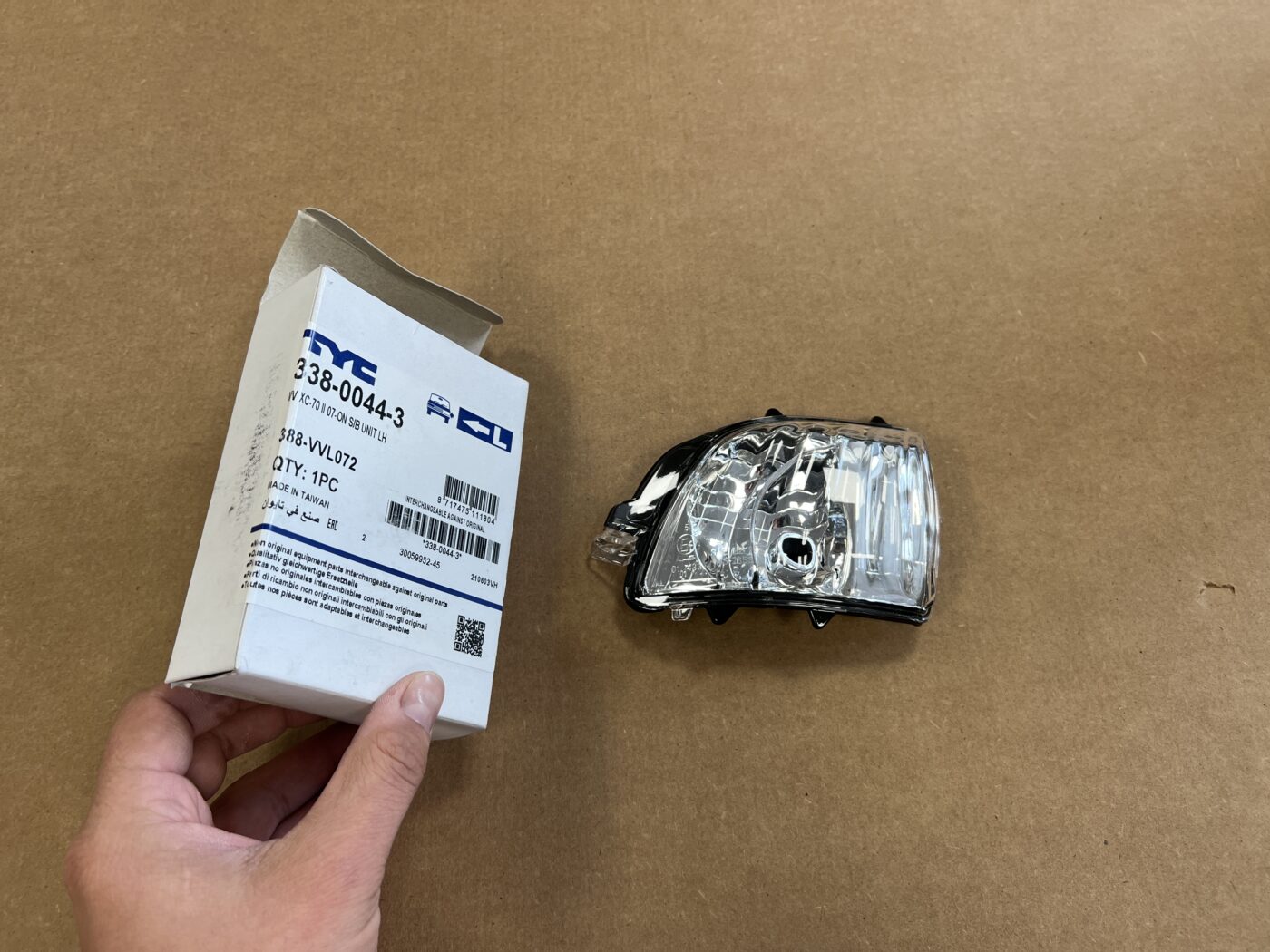 Pagrieziena signala lukturis priekš VOLVO XC70 2007 1 Pagrieziena signala lukturis priekš VOLVO XC70 2007