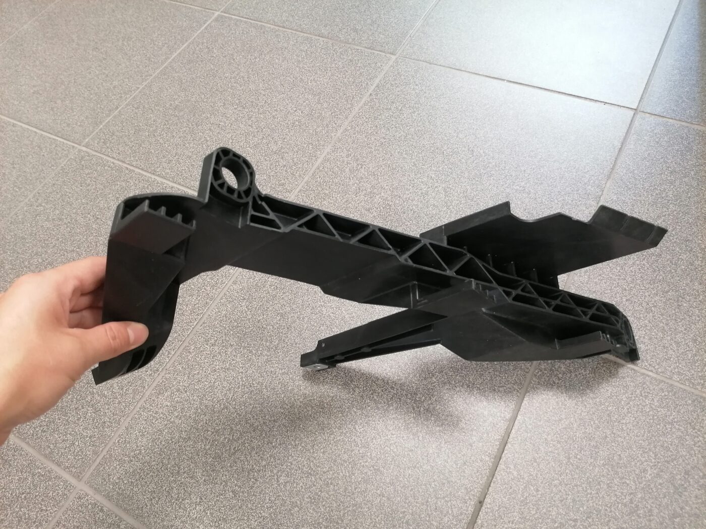 Priekšēja luktura kronšteins priekš BMW X3 E83 2003-2010 1301073024