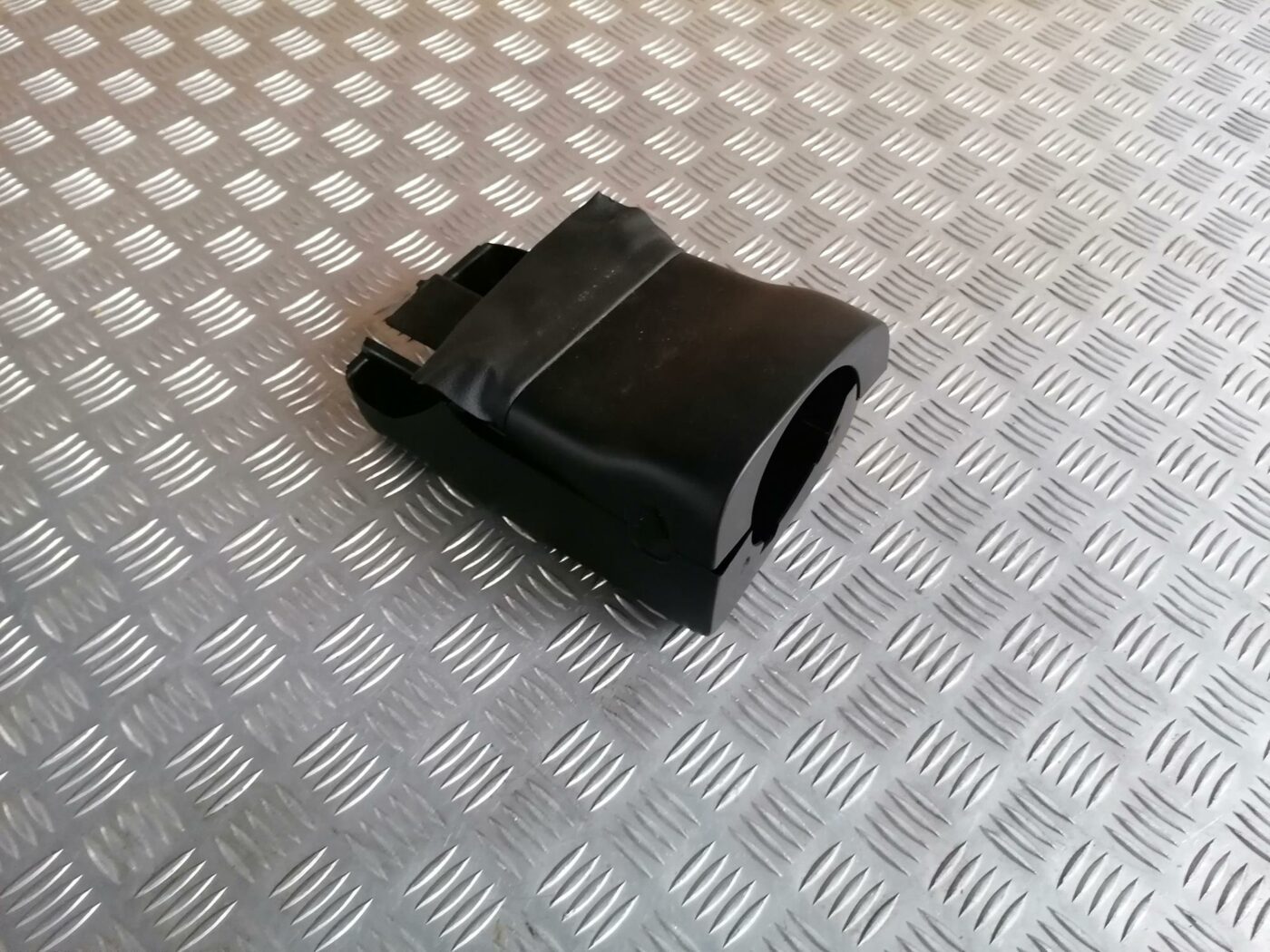 Stūres statnes putekļu aizsargs (salonā) priekš FORD GALAXY 2005 1 Stūres statnes putekļu aizsargs (salonā) priekš FORD GALAXY 2005