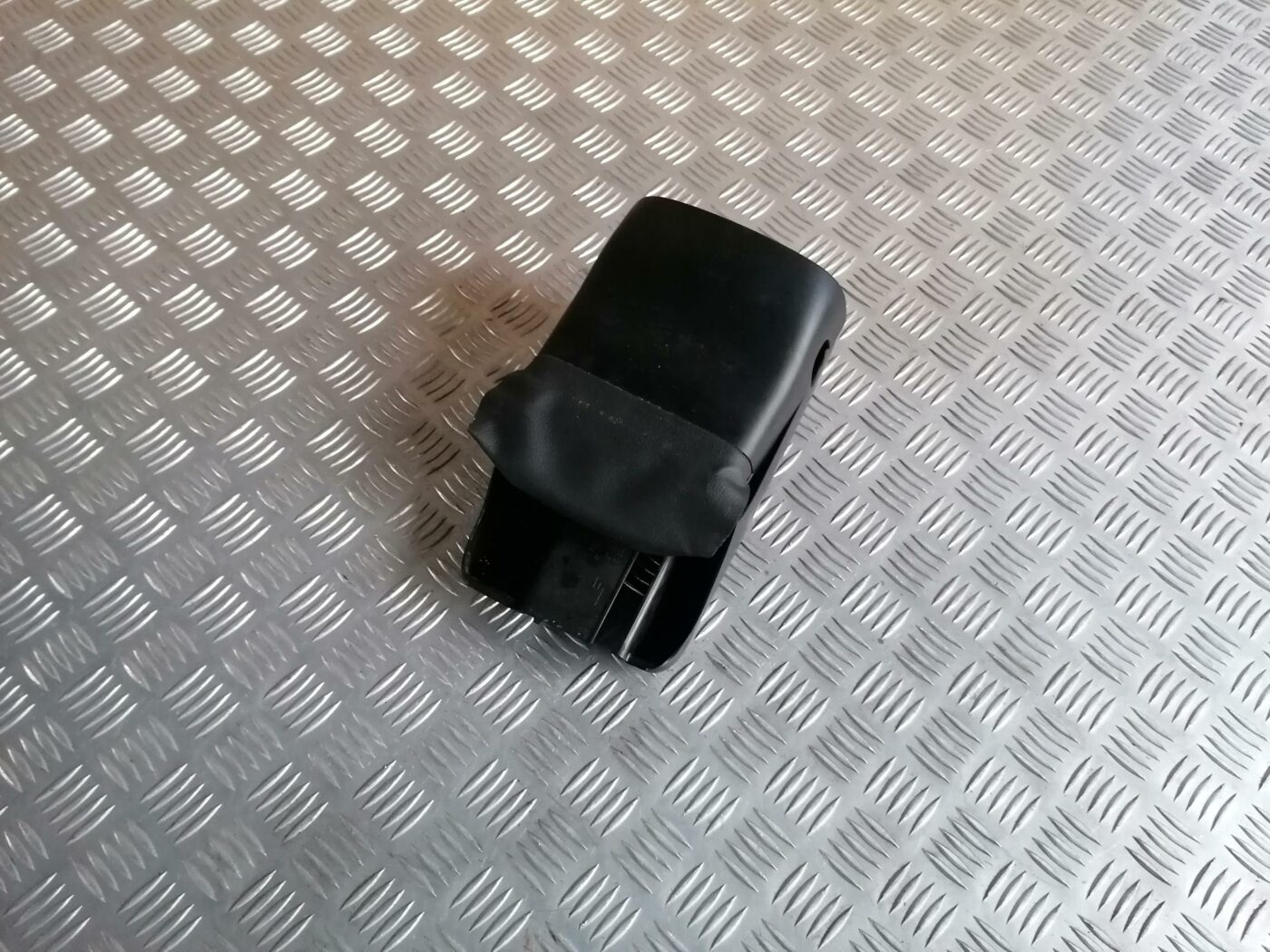 Stūres statnes putekļu aizsargs (salonā) priekš FORD GALAXY 2005 2 Stūres statnes putekļu aizsargs (salonā) priekš FORD GALAXY 2005