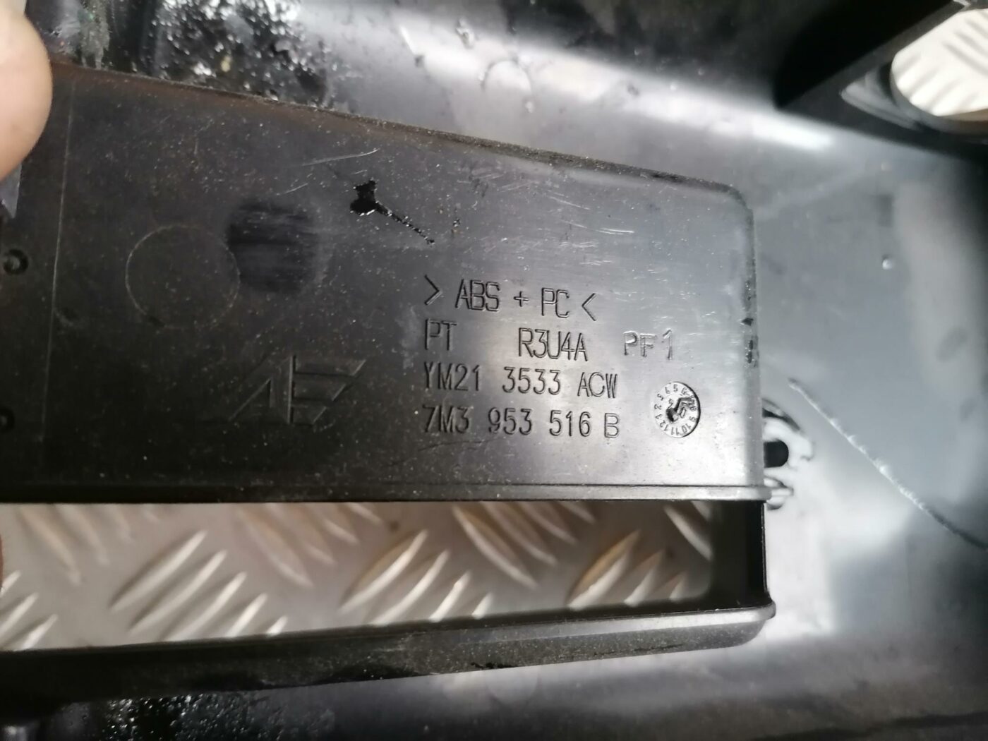 Stūres statnes putekļu aizsargs (salonā) priekš FORD GALAXY 2005 5 Stūres statnes putekļu aizsargs (salonā) priekš FORD GALAXY 2005