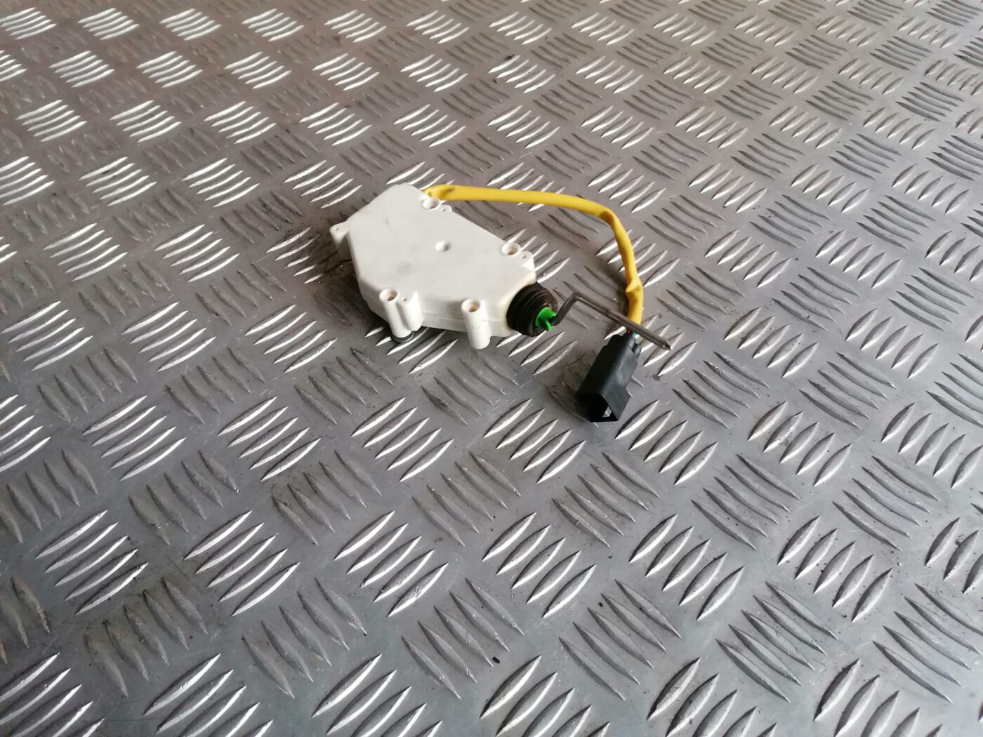 Degvielas tvertnes vāka slēdzene priekš FORD GALAXY 2005