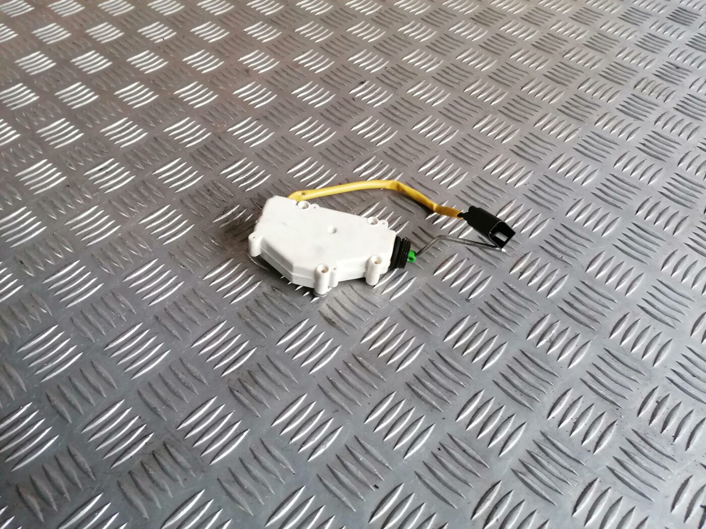 Degvielas tvertnes vāka slēdzene priekš FORD GALAXY 2005