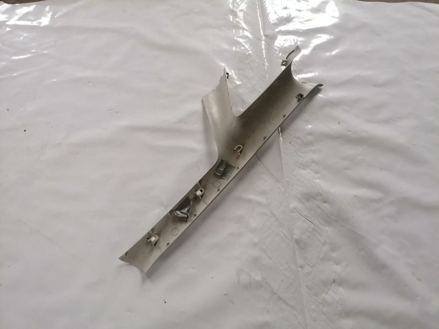 Priekšējas salona statnes apdare priekš FORD GALAXY 2005