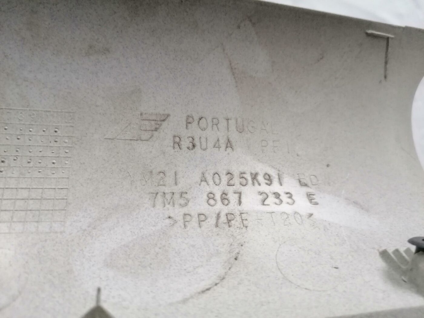 Priekšējas salona statnes apdare priekš FORD GALAXY 2005