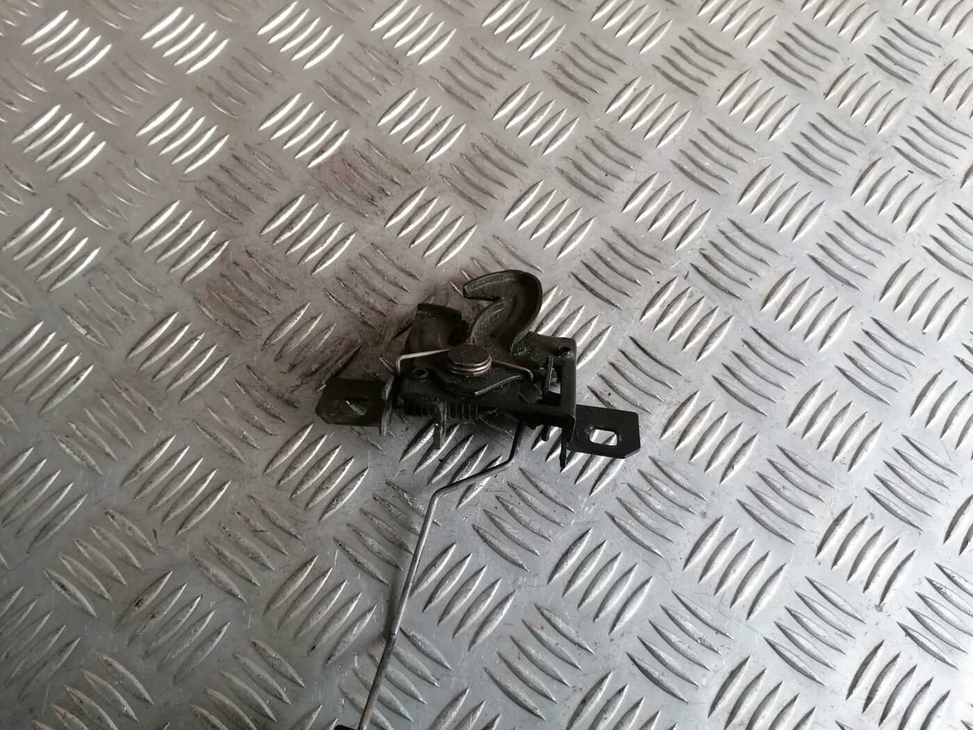 Pārsega slēdzene priekš FORD GALAXY 2005 2 Pārsega slēdzene priekš FORD GALAXY 2005