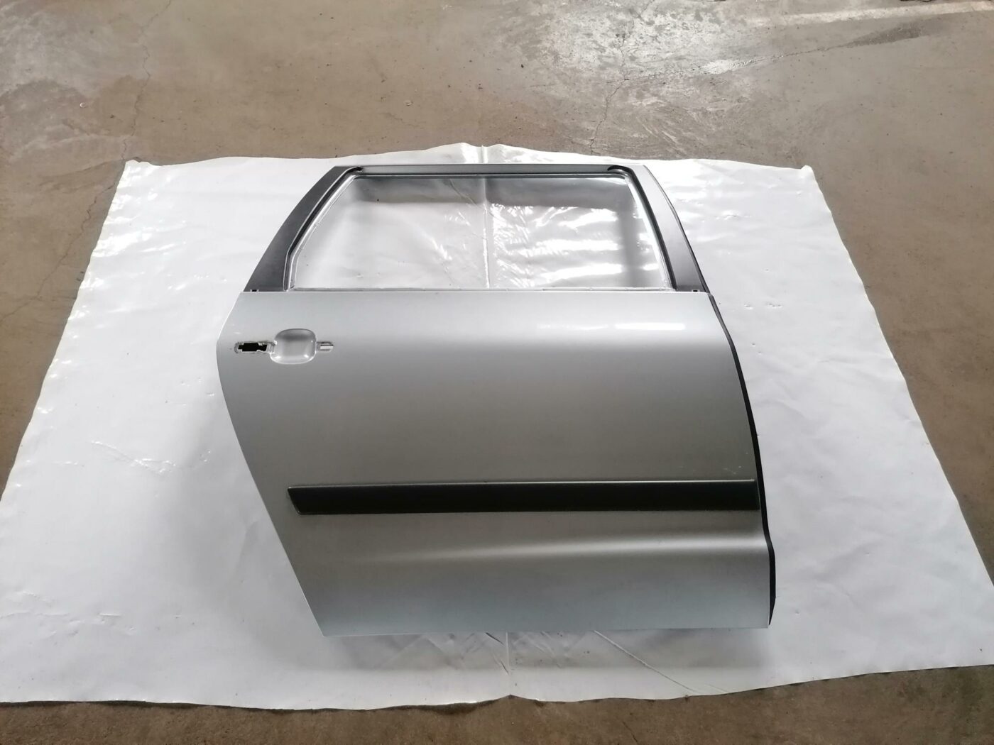 Aizmugurējās labās durvis priekš FORD GALAXY 2005 1 Aizmugurējās labās durvis priekš FORD GALAXY 2005