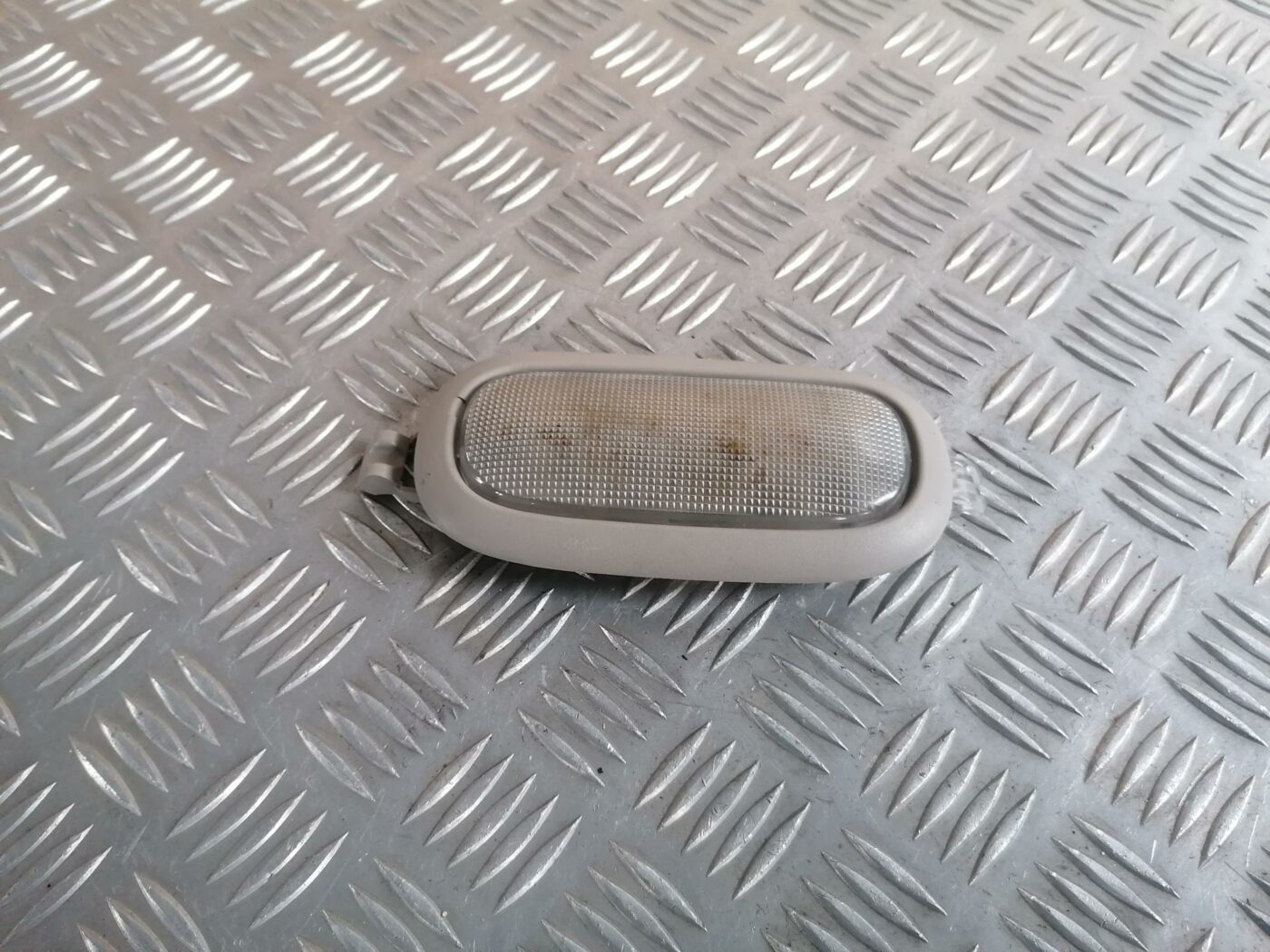 Aizmugurējo sēdvietu apgaismojums priekš CHRYSLER SEBRING 2006 1 Aizmugurējo sēdvietu apgaismojums priekš CHRYSLER SEBRING 2006