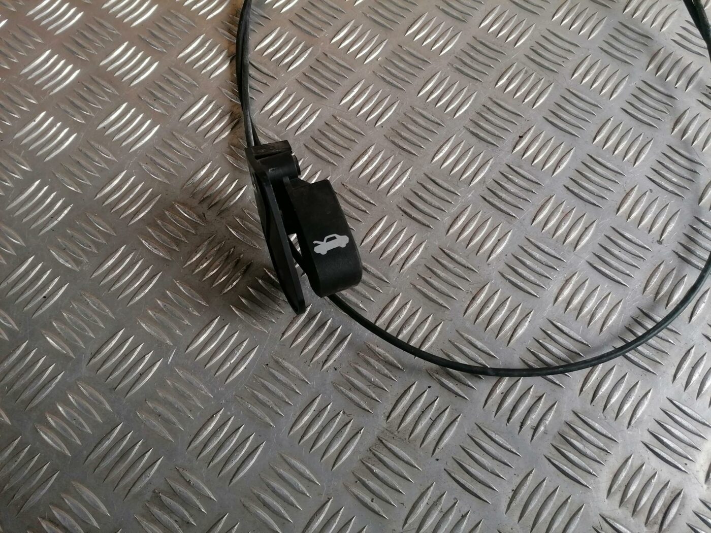 Pārsega slēdzenes trose priekš CHRYSLER SEBRING 2006 2 Pārsega slēdzenes trose priekš CHRYSLER SEBRING 2006