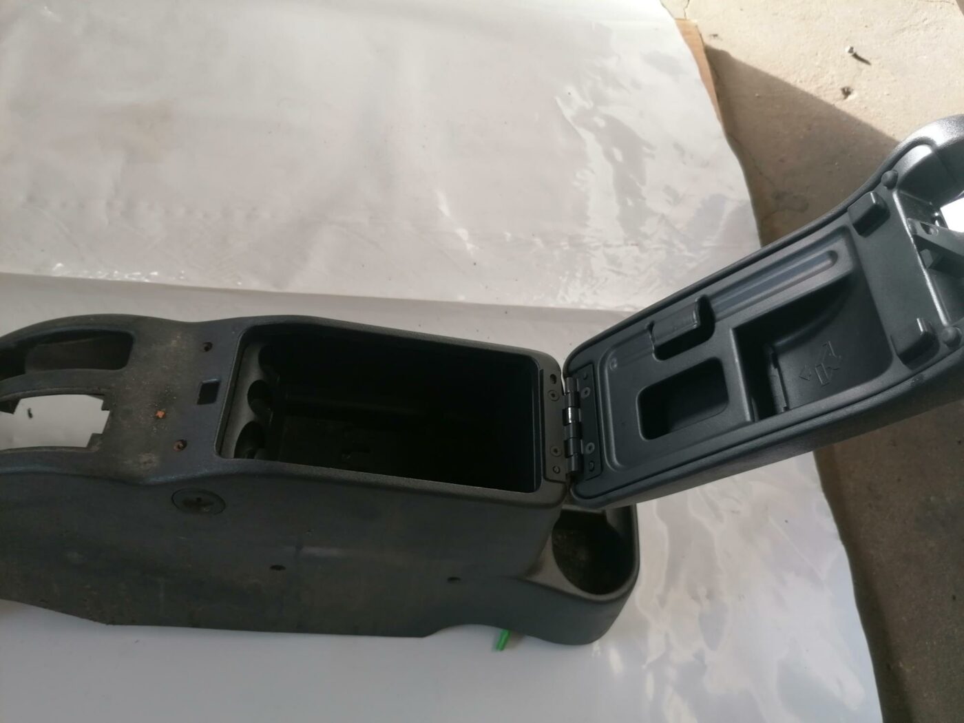 Centrālās konsoles apdares lielākā daļa priekš CHRYSLER SEBRING 2006 2 Centrālās konsoles apdares lielākā daļa priekš CHRYSLER SEBRING 2006