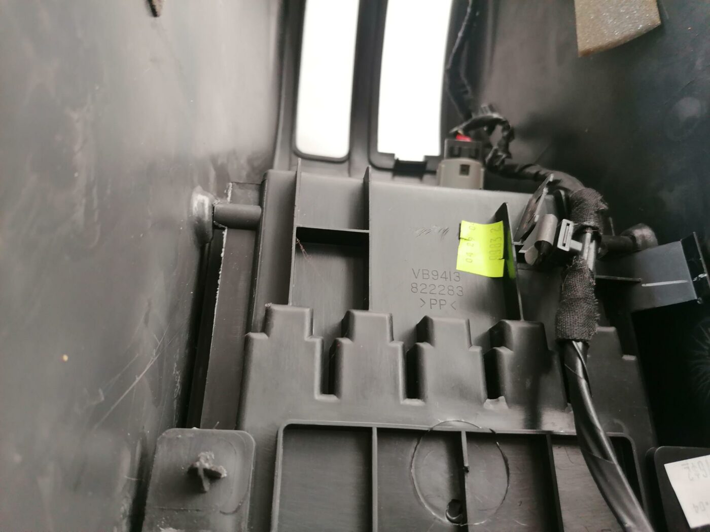 Centrālās konsoles apdares lielākā daļa priekš CHRYSLER SEBRING 2006 5 Centrālās konsoles apdares lielākā daļa priekš CHRYSLER SEBRING 2006