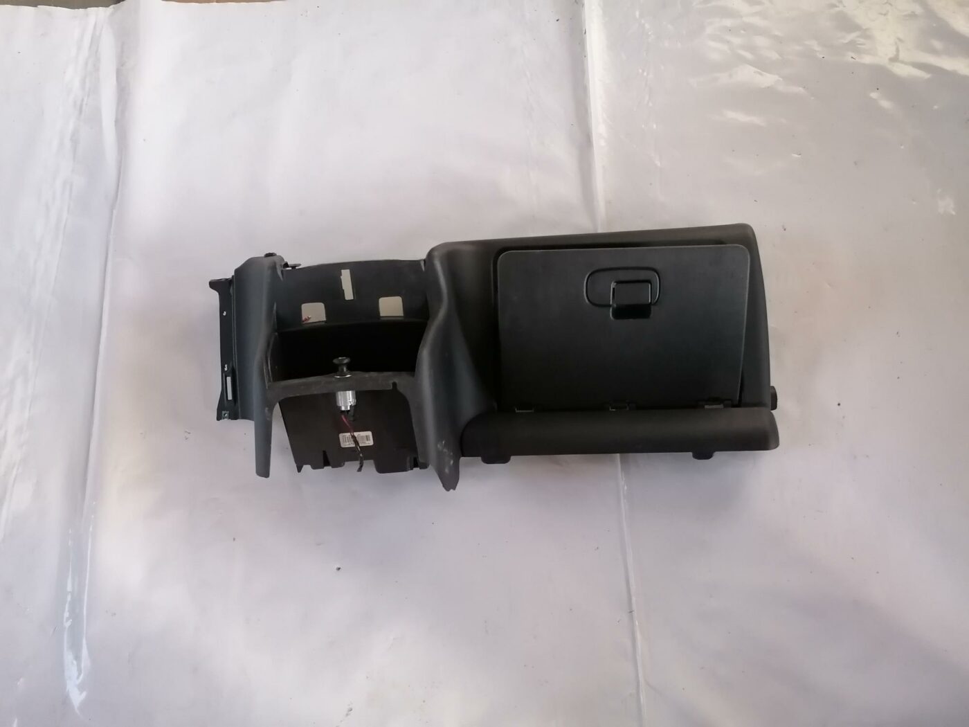 Mantu glabāšanas nodalījums pasažiera pusē priekš CHRYSLER SEBRING 2006