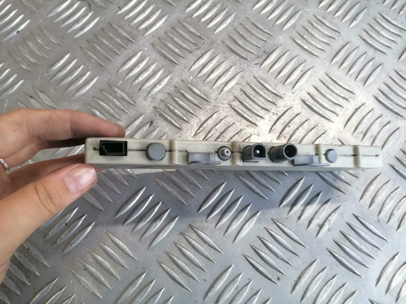 Antenas pastiprinātāja bloks priekš BMW 530D E39 2001 TOURING 2 Antenas pastiprinātāja bloks priekš BMW 530D E39 2001 TOURING